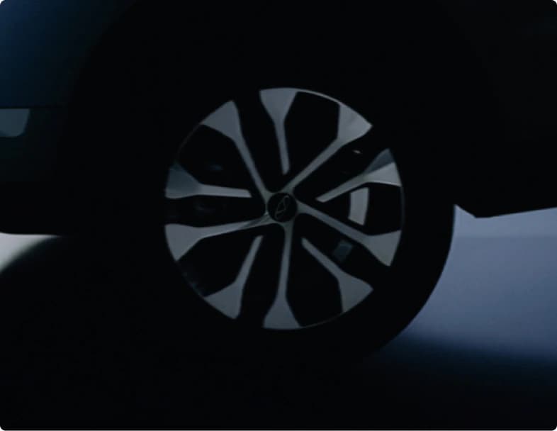 18-inch glossy alloy wheels
